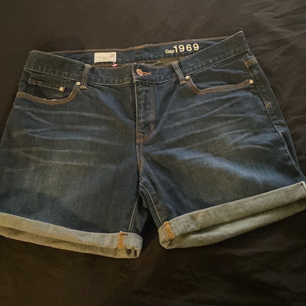 Gap size 30 Jean shorts
